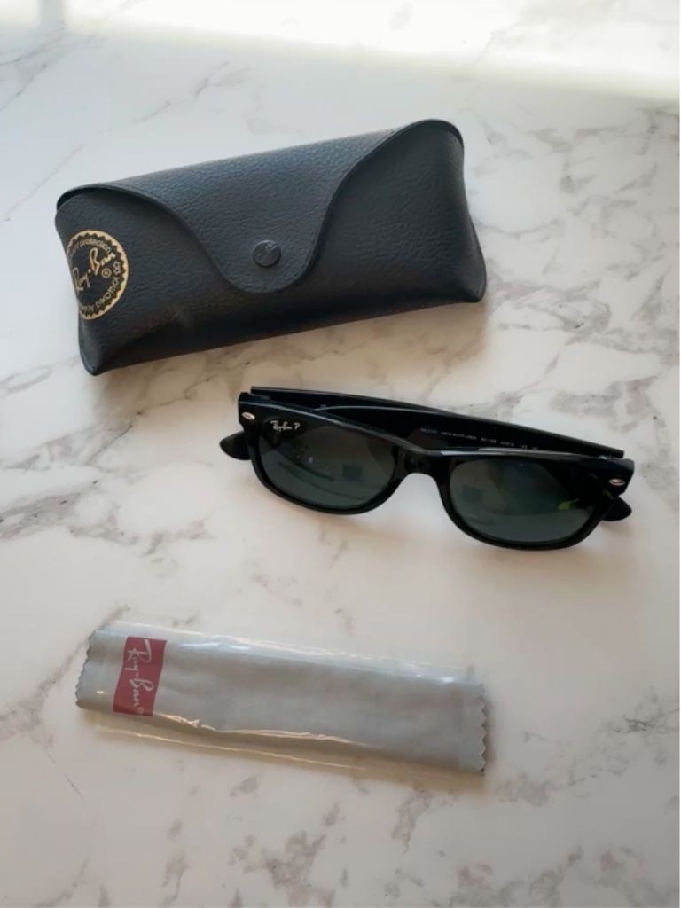 Ray-Ban New Wayfarer Polarized Sunglasses Rb2132 Black W/ Case